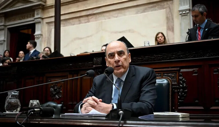 Guillermo Francos va hoy al Congreso en un momento picante para el gobierno nacional
