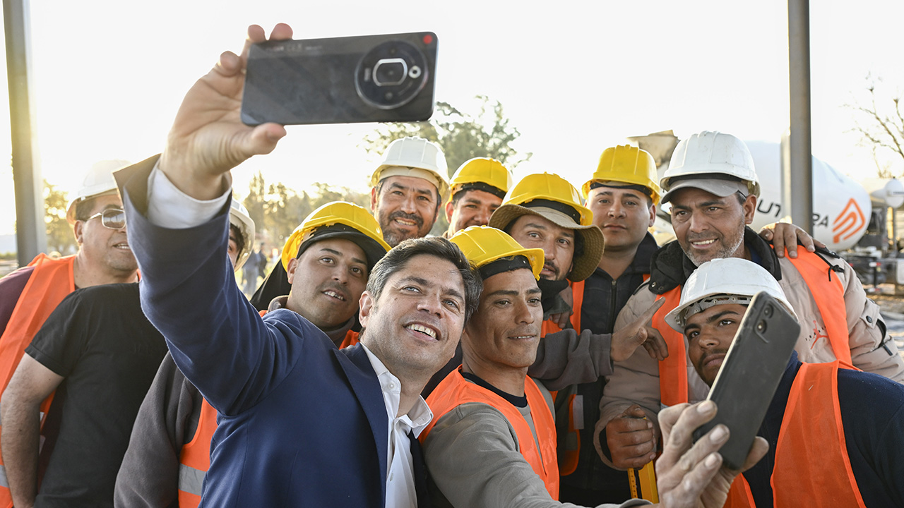 Kicillof: “Donde había un depósito de chatarra, ahora hay una base policial con nuevos vehículos que traen más seguridad a los barrios”