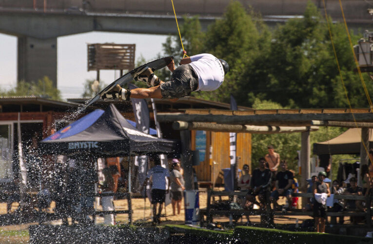 Surf sin olas: cinco destinos bonaerenses para vivir la adrenalina del Wakeboard