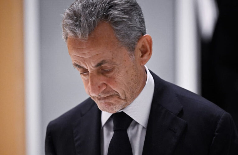 El ex presidente de Francia Sarkozy, fue condenado a cinco años de cárcel, e ingresó a la prisión La Santé