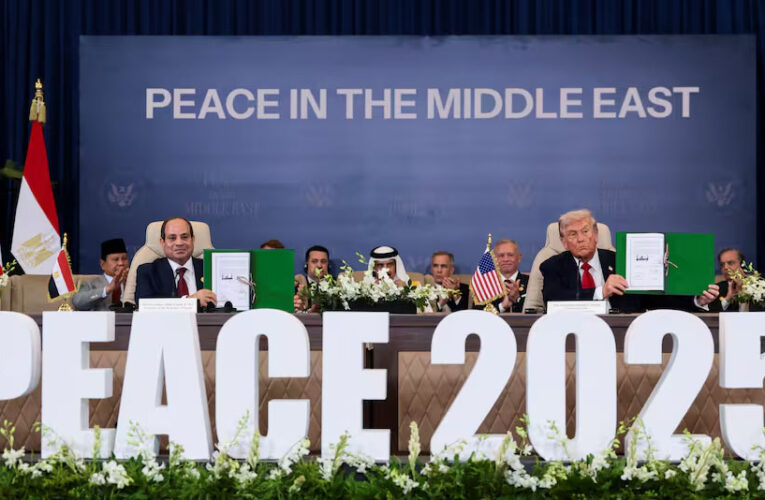 Se firmó un histórico acuerdo de paz en la Franja de Gaza de la mano de Trump (para Putin que lo mira por TV)