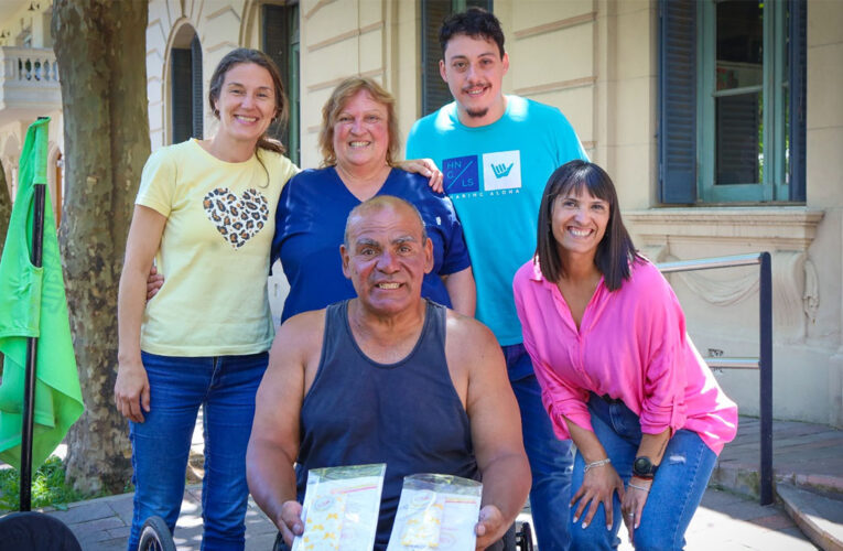 El atleta “Coco” Urbano pasó por Pergamino con su bici adaptada en un desafío de 2.000 km