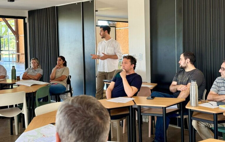 La ciudad recibió a investigador internacional para medir riesgo de calor extremo en la región