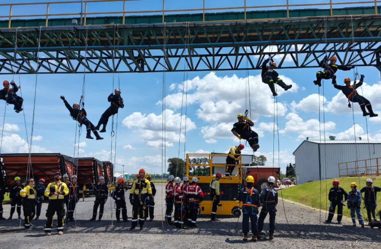 Comprometidos con lo más importante: más de 160 bomberos y cadetes se capacitaron en María Eugenia