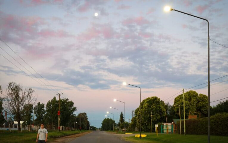 En tres puntos de la zona norte se encendieron nuevas luminarias LED