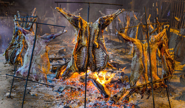 Pan dulce, fogones y banquete comunitario: Suipacha y Saavedra anticipan la Navidad