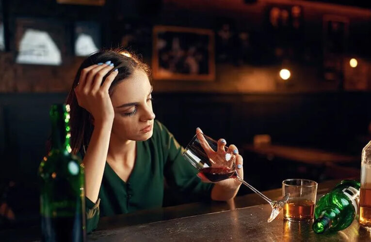 El alcohol en exceso es dañino desde la primera vez y no solo para el hígado