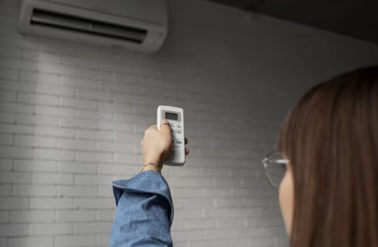 ¿A qué temperatura conviene poner el aire acondicionado para ahorrar luz?