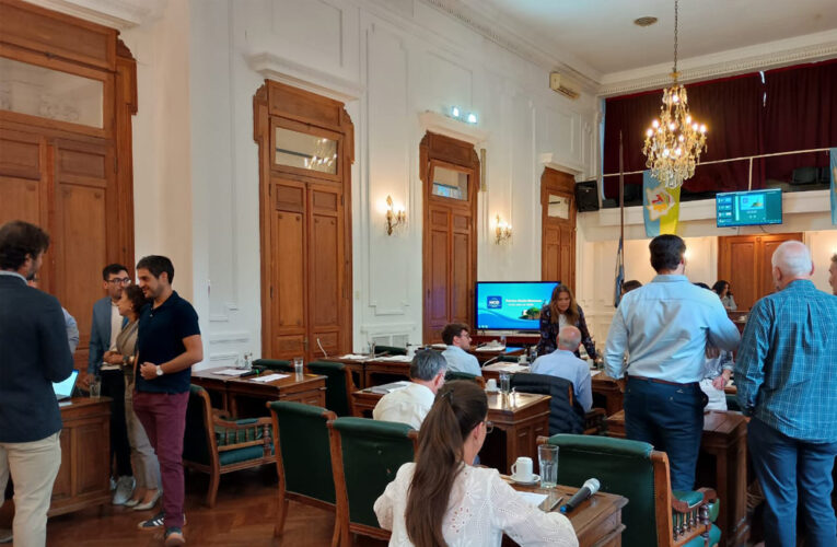 El oficialismo local cuestionó la ordenanza salarial y advirtió que excede las facultades del Concejo