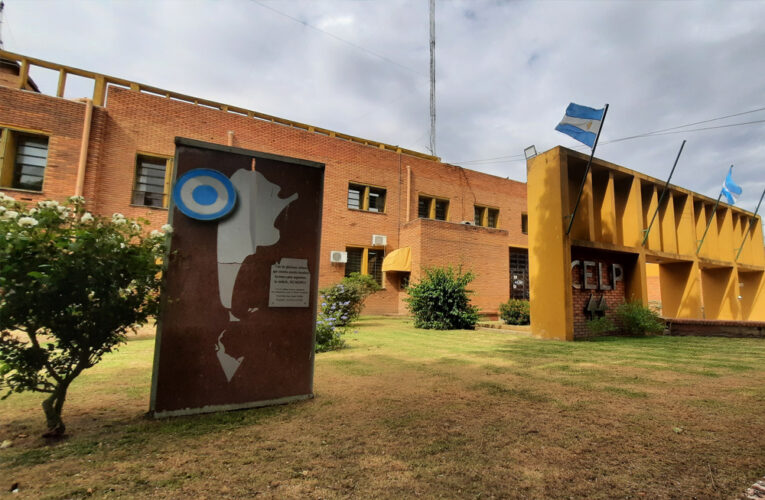 El único en Argentina: La Cooperativa Eléctrica de Pergamino restaura su Monumento a la Escarapela