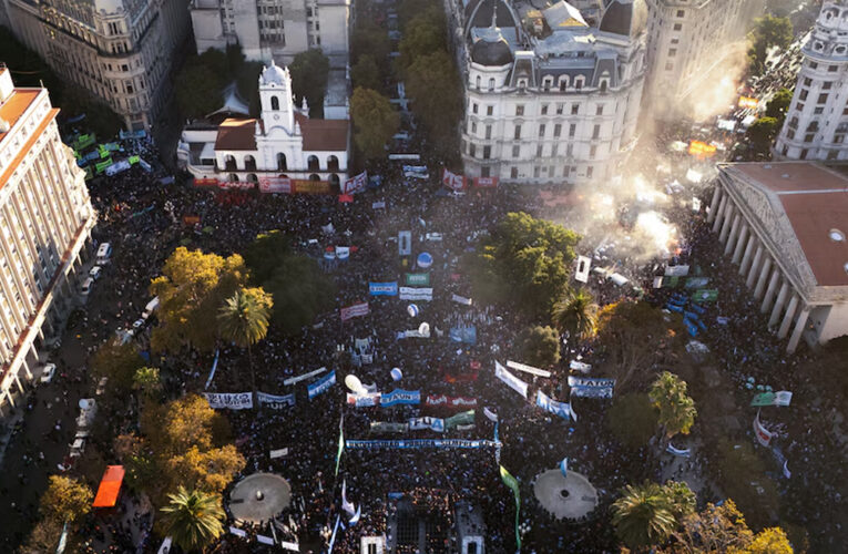 Una multitud en la Marcha Universitaria reclamó los fondos aprobados por el Congreso. Escuchará el gobierno?