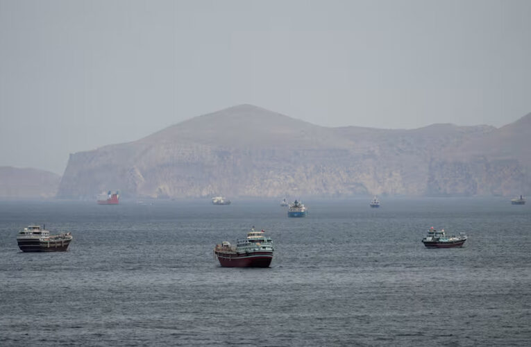China le insiste a EE.UU. e Irán que reabran el estrecho de Ormuz