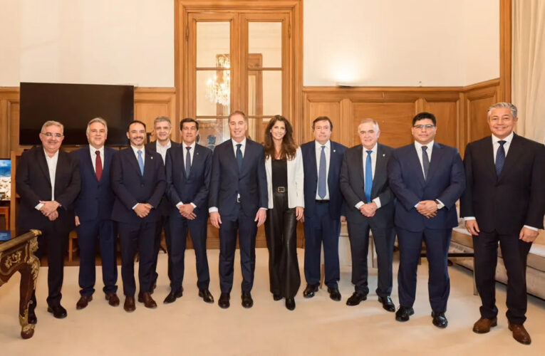Santilli reunió a 13 gobernadores en la previa de su jura como jefe de Gabinete